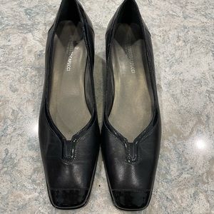 navy patent leather shoes with small heel